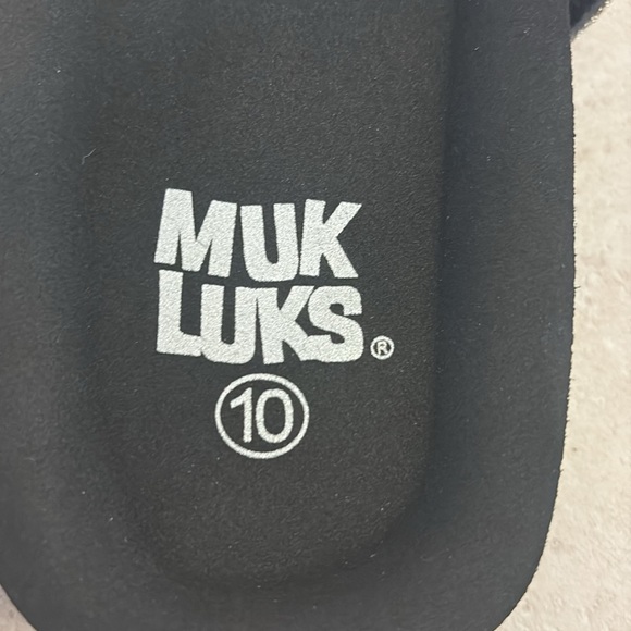 NWOT MUK LUKS Gold Cross-Strap Teagan Sandal - Picture 3 of 5